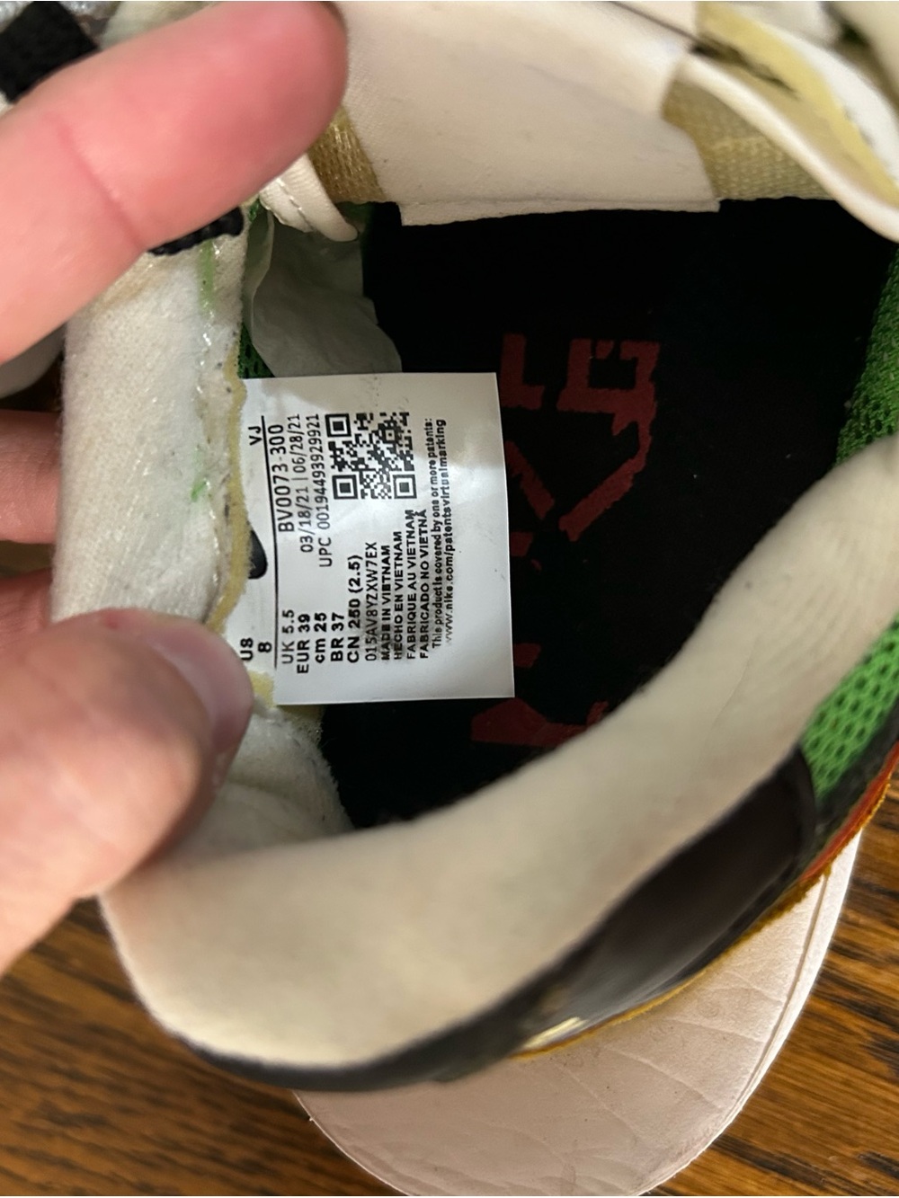 Nike Womens Sacai Green Gusto LD Waffle - Picture 5 of 7
